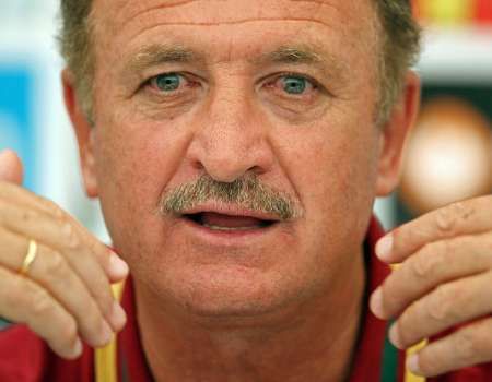 سكولاري في المؤتمر الصحفي اليوم