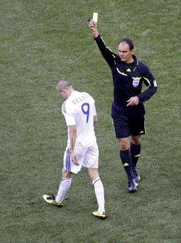 2010-06-20t124039z_01_wca409_rtridsp_3_soccer-world_reuters