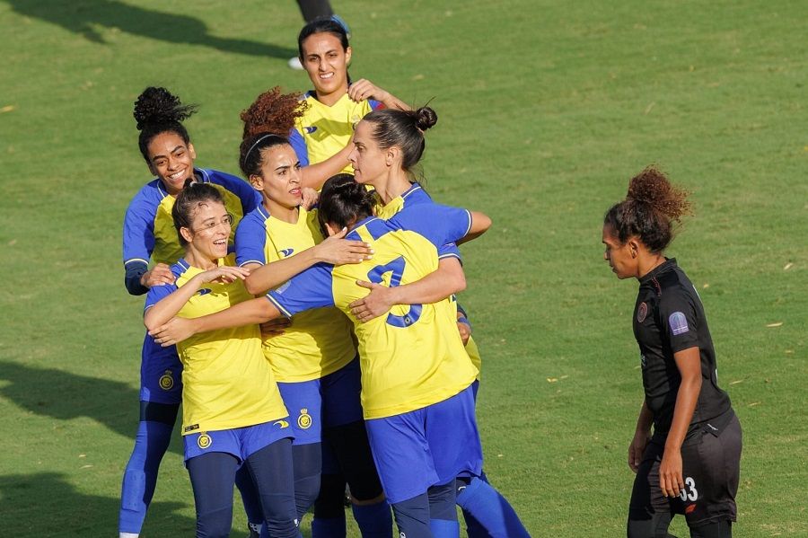 احتفال لاعبات النصر أمام الشباب