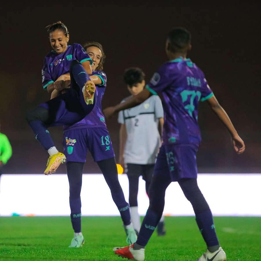 لاعبات الأهلي بعد الانتصار على سما