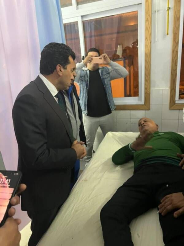 أشرف صبحي مع المصابين