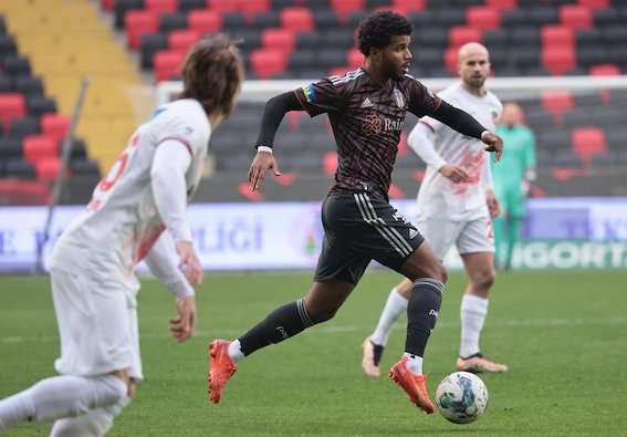 جانب من اللقاء (نقلا عن حساب الفريق علي تويتر)