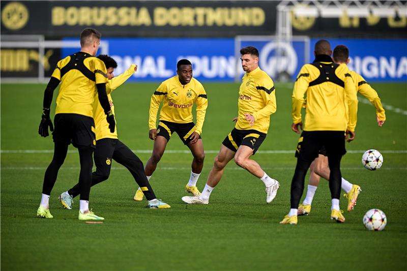 لاعبو بوروسيا دورتموند