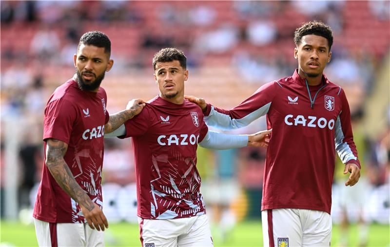 لاعبو أستون فيلا