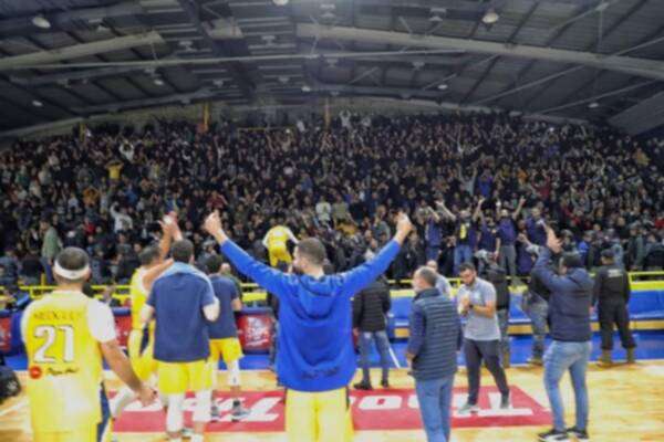 الرياضي مع جمهوره