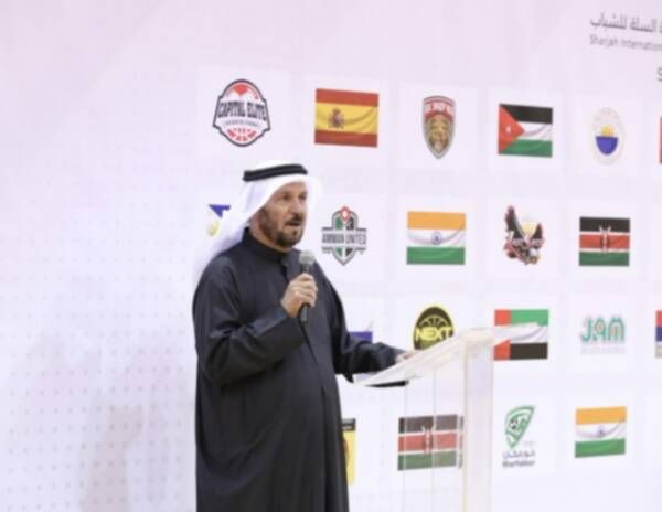 من الافتتاح