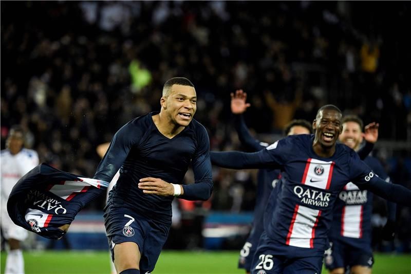 فرحة لاعبي باريس