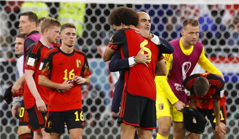 مارتينيز مع لاعبي بلجيكا