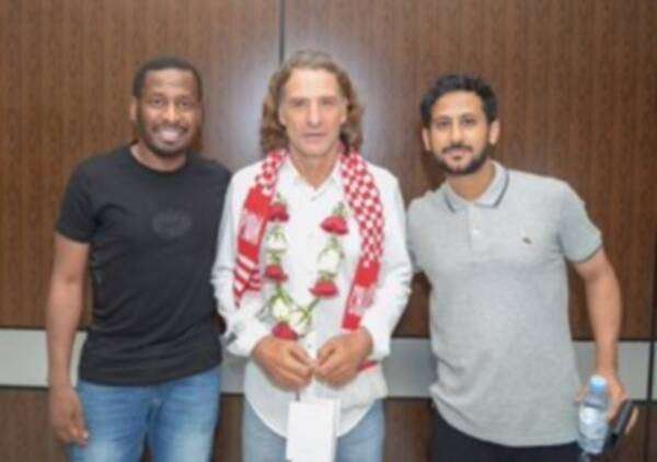 ماجد الهزاني (على اليمين)