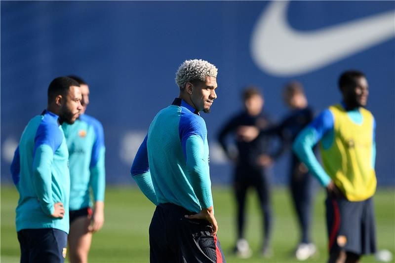 أراوخو وديباي من تدريبات برشلونة
