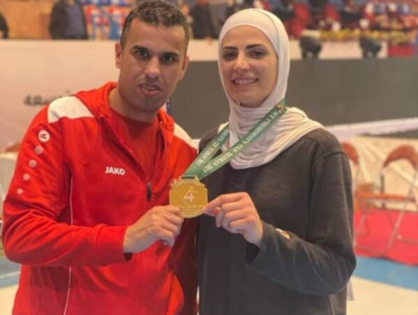 جوليانا ومدربها العساف