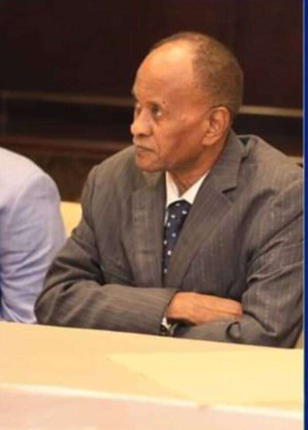 الدكتور حسن علي عيسى