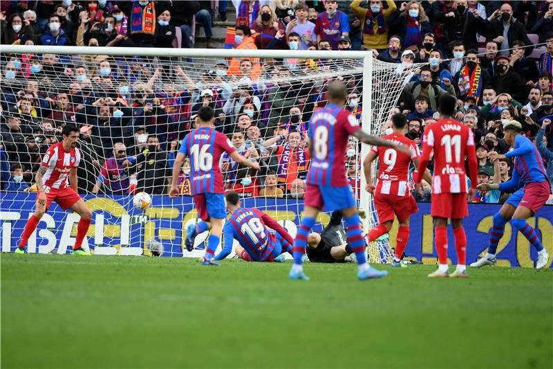 لقاء سابق بين برشلونة وأتلتيكو مدريد