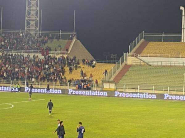 سقوط مشجع الأهلي