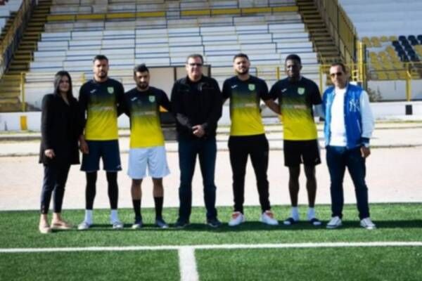 أمير الجزيري يتوسط اللاعبين الجدد