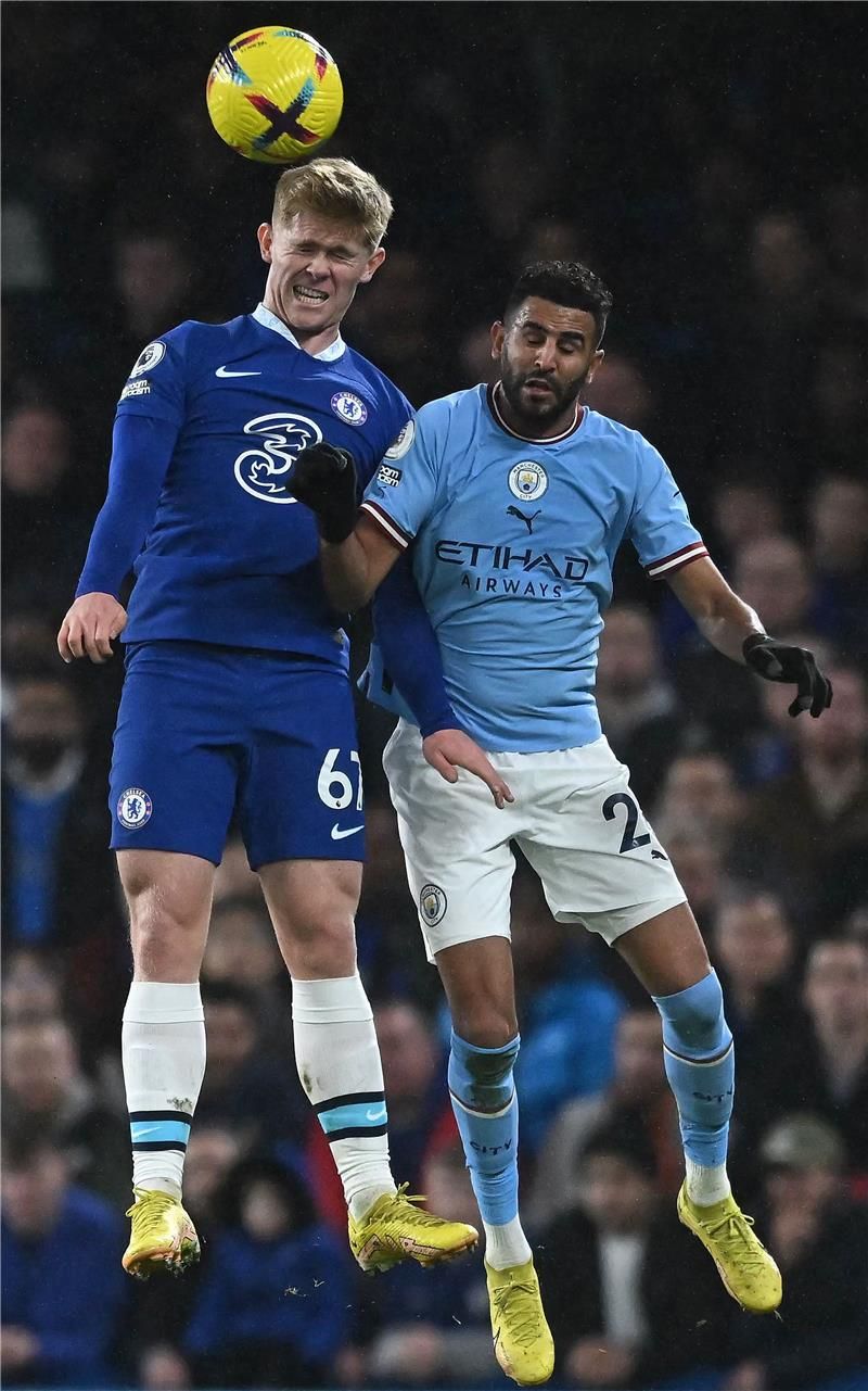 رياض محرز (على اليمين)