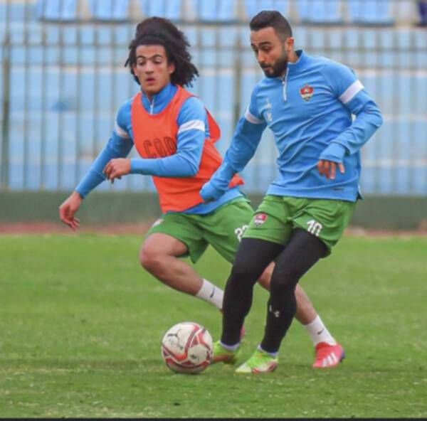 أحمد الشيخ (جهة اليمين)