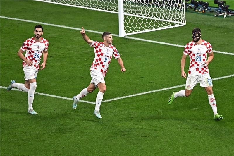 جوسكو جفارديول (أقصى اليمين)