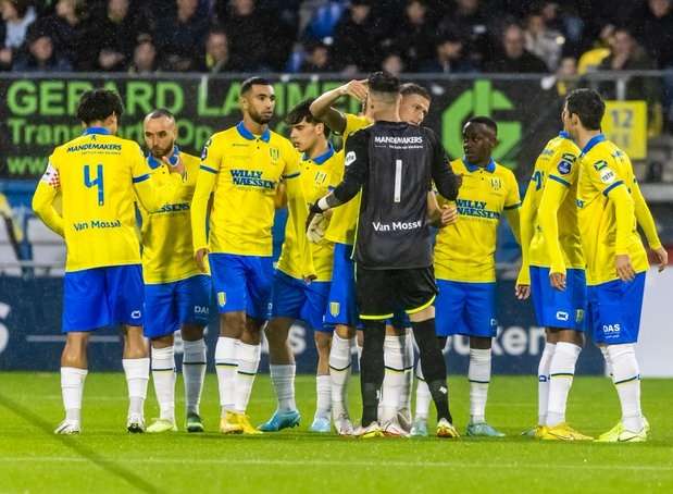 لاعبو فالفيك