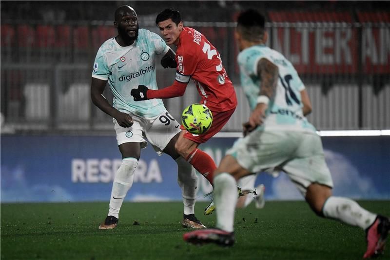 جانب من لقاء إنتر ومونزا