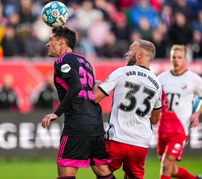 جانب من لقاء فينورد وأوتريخت