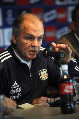 المدرب الجديد سابيلا يتحدث للصحفيين في المؤتمر الصحفي