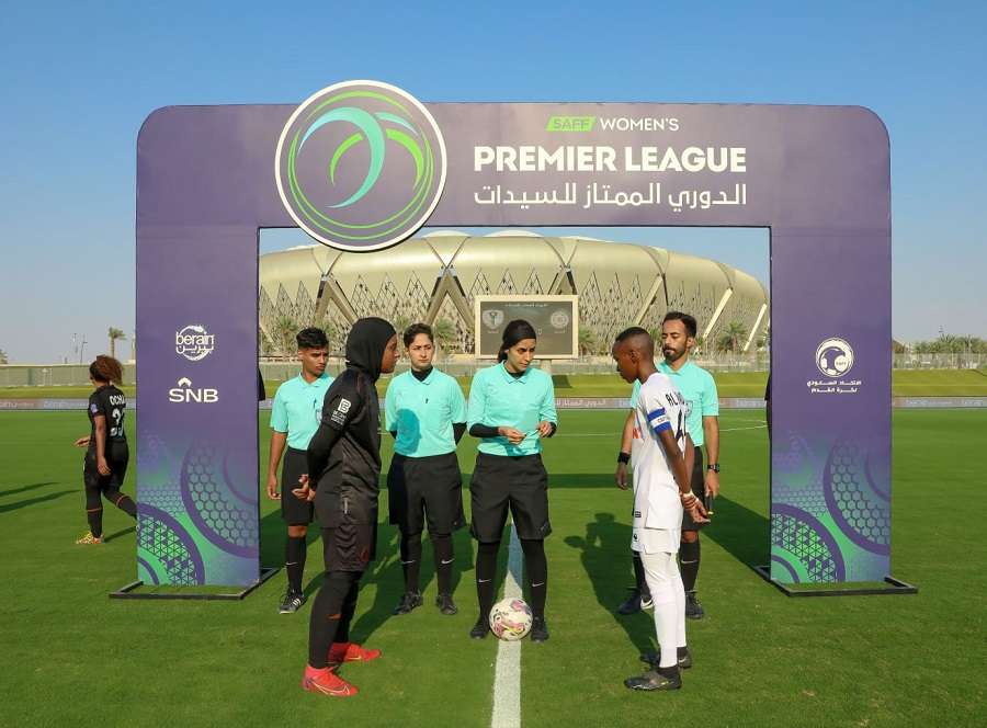 هبة العويضي وبجانبها عنود الأسمري