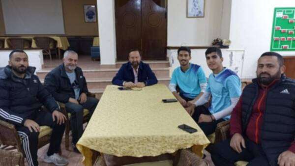 من توقيع اللاعبين