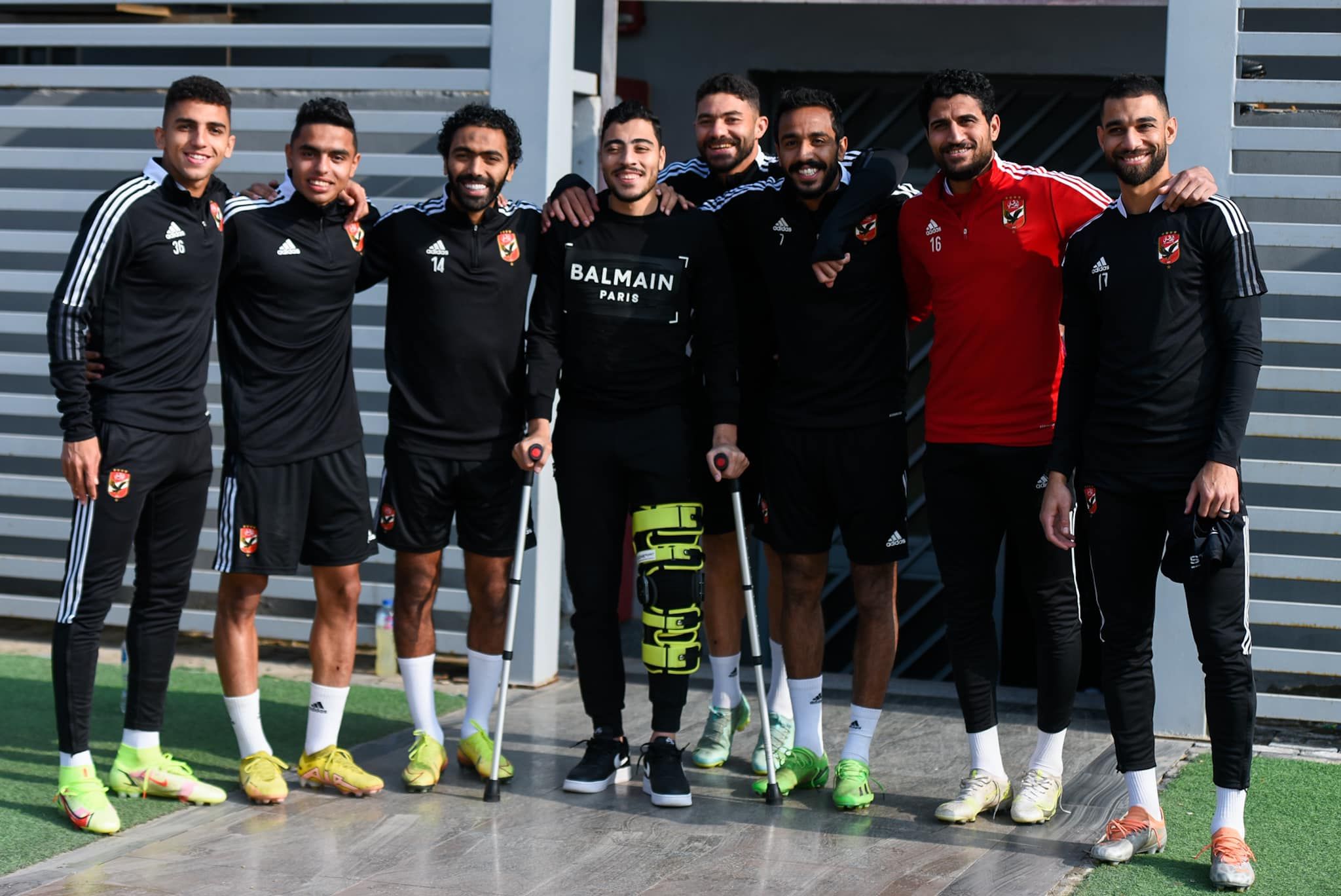 أكرم توفيق مع لاعبي الأهلي