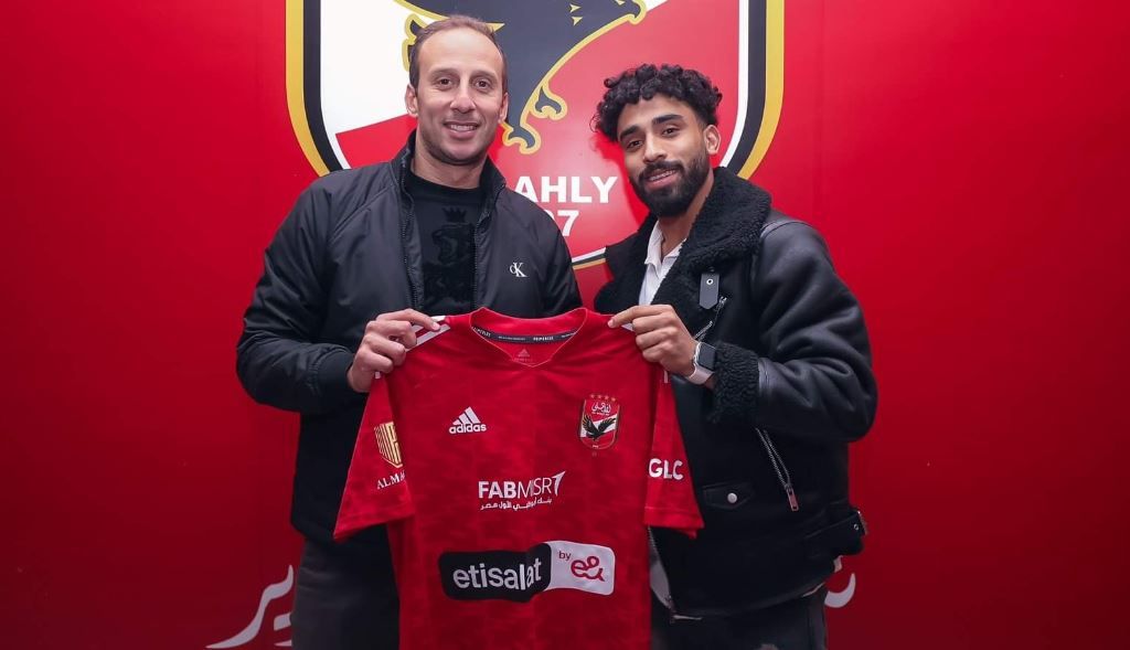 مروان عطية مع أمير توفيق مدير التعاقدات بالنادي الأهلي