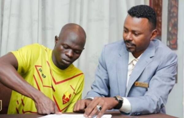 جانب من تجديد تعاقد التاج يعقوب