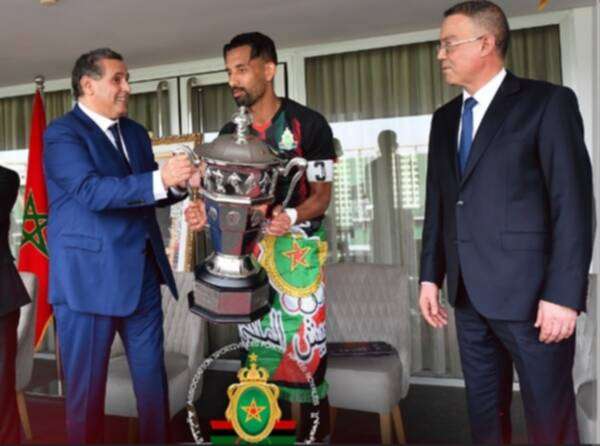 ربيع حريمات يحمل كأس العرش