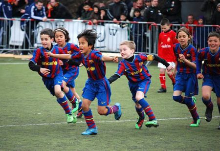 كوبو مع فريق برشلونة في كأس أوروبا لتحت تسعة سنوات