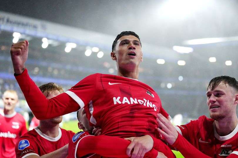 من فرحة لاعبي ألكمار