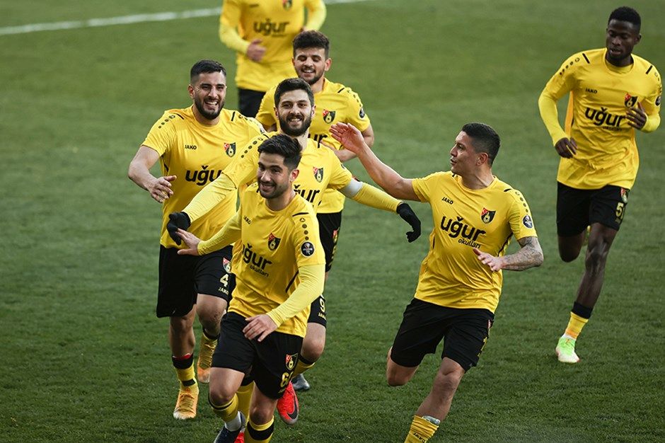 لاعبو إسطنبول سبور