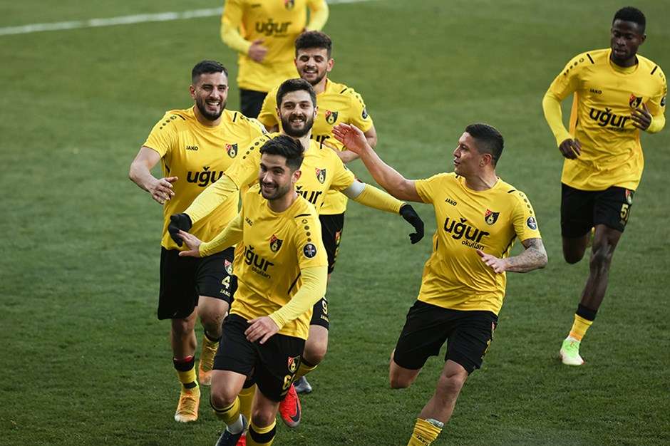 لاعبو إسطنبول سبور