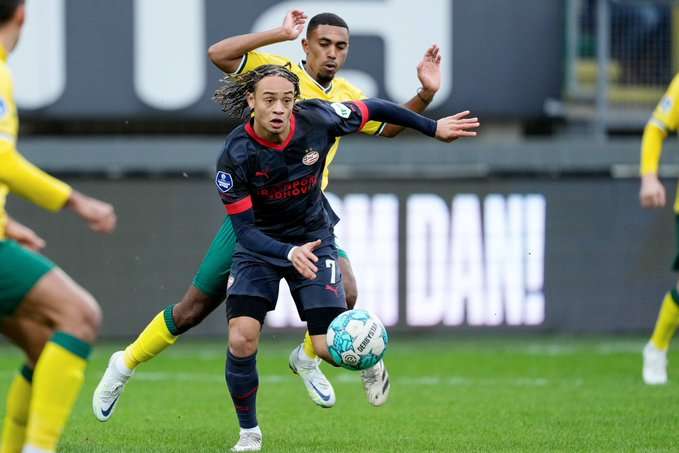 من لقاء آيندهوفن وفورتانا سيتارد (نقلا عن حساب أيندهوفن علي تويتر)