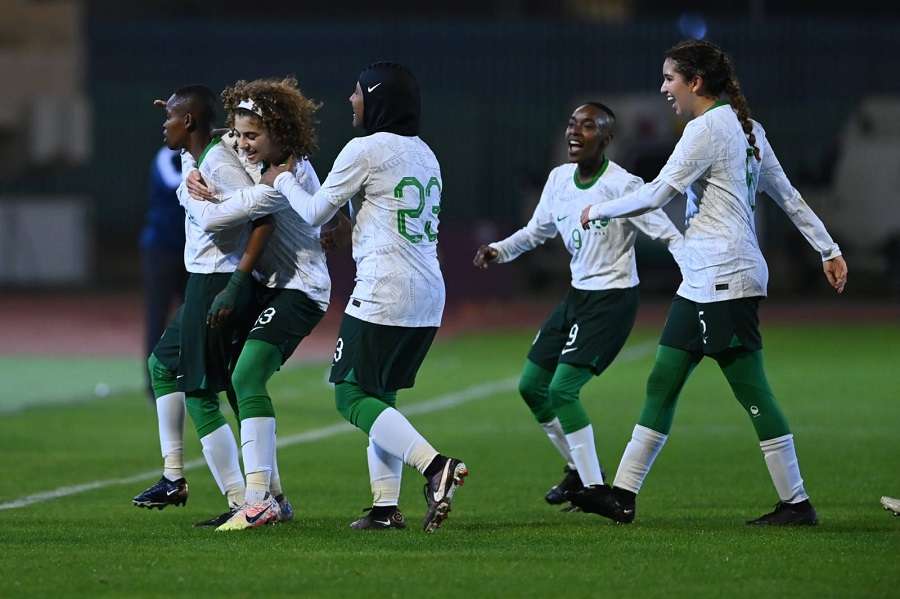 لاعبات السعودية بعد التسجيل على جزر القمر