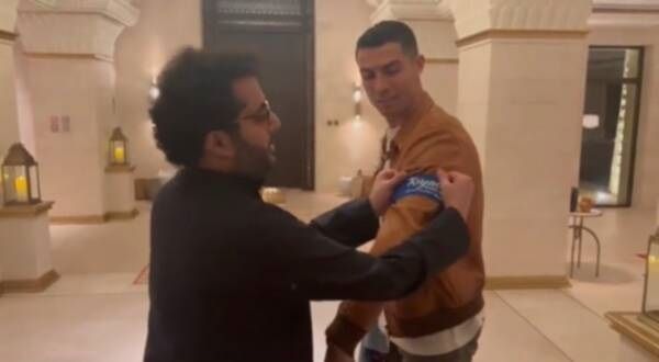 رونالدو يتسلم شارة قيادة النصر والهلال من آل الشيخ