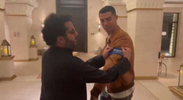 رونالدو يتسلم شارة قيادة النصر والهلال من آل الشيخ