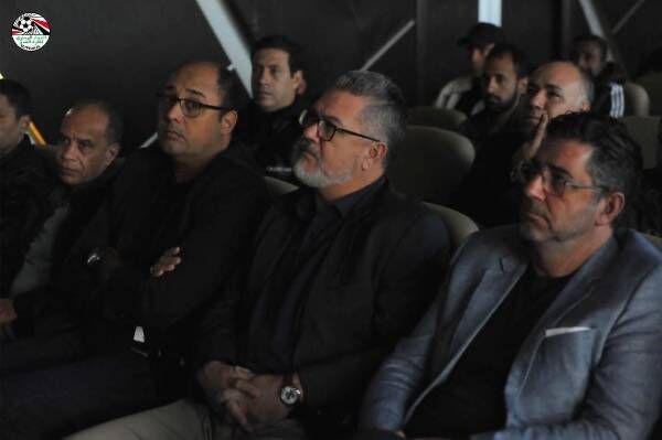 من الاجتماع