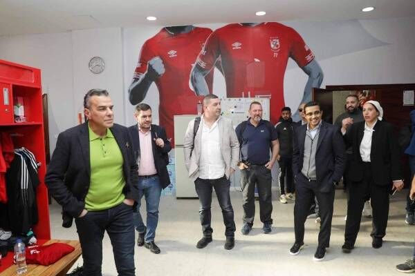 من زيارة وفد فيفا وكاف لمقر النادي الأهلي بالجزيرة