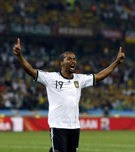 2010-06-13t201036z_01_wcc242_rtridsp_3_soccer-world_reuters
