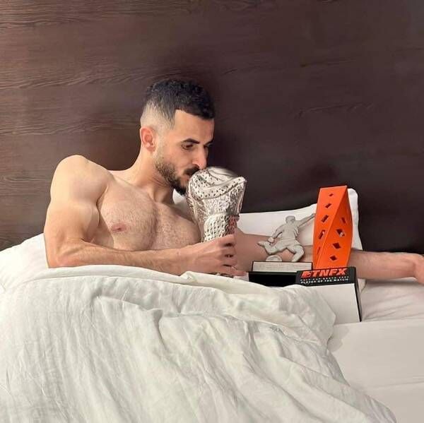 أيمن حسين مع كأس البطولة