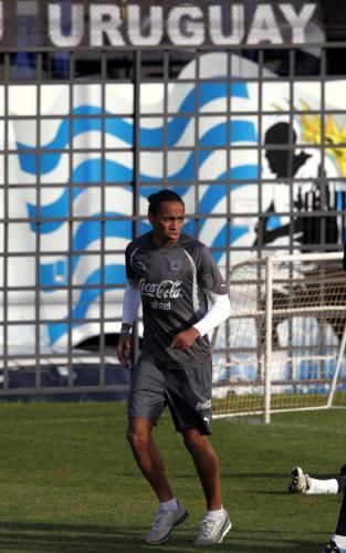 2011-07-13t213317z_01_bas108_rtridsp_3_soccer-copa_reuters