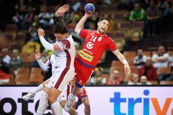 جانب من مباريات المنتخب القطري