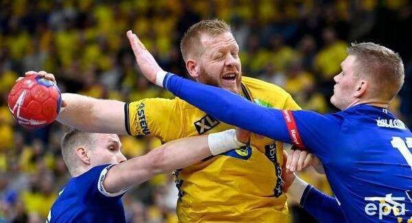 من مواجهة السويد وأيسلندا