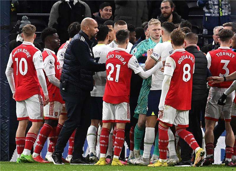 لاعبو آرسنال