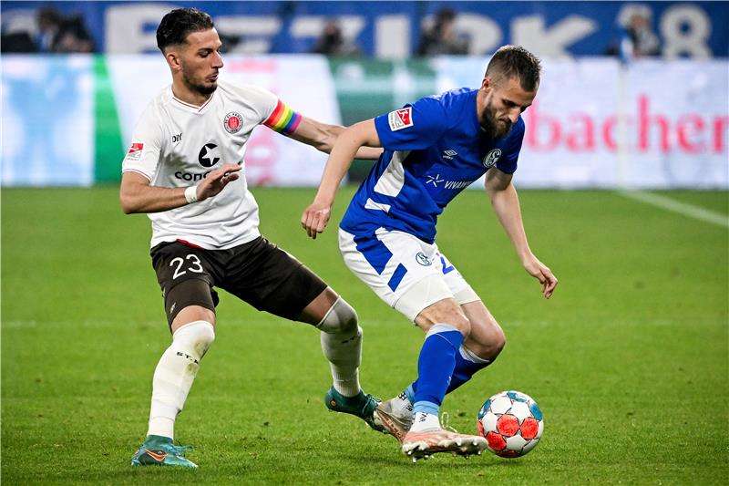 ليرت باكارادا