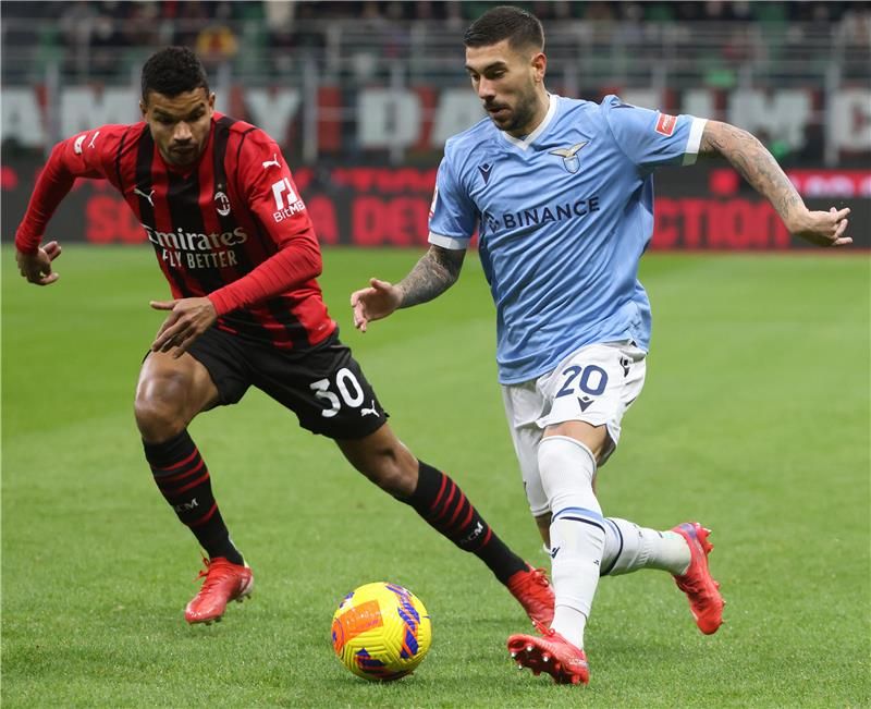 لقاء سابق بين الفريقين